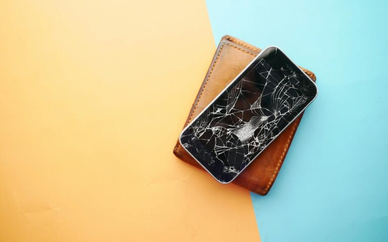 Telefonų ekrano keitimas Šiauliuose: ką būtina žinoti prieš nešant įrenginį į remontą
